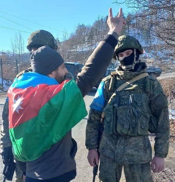 Manifestantes azeríes bloquean el corredor de Lachín entre Armenia y Nagorno Karabaj